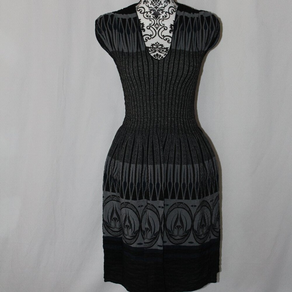 SALE Max Studio Black / Silver Geometric Design V-neck Smocked Dress S SMALL EUC